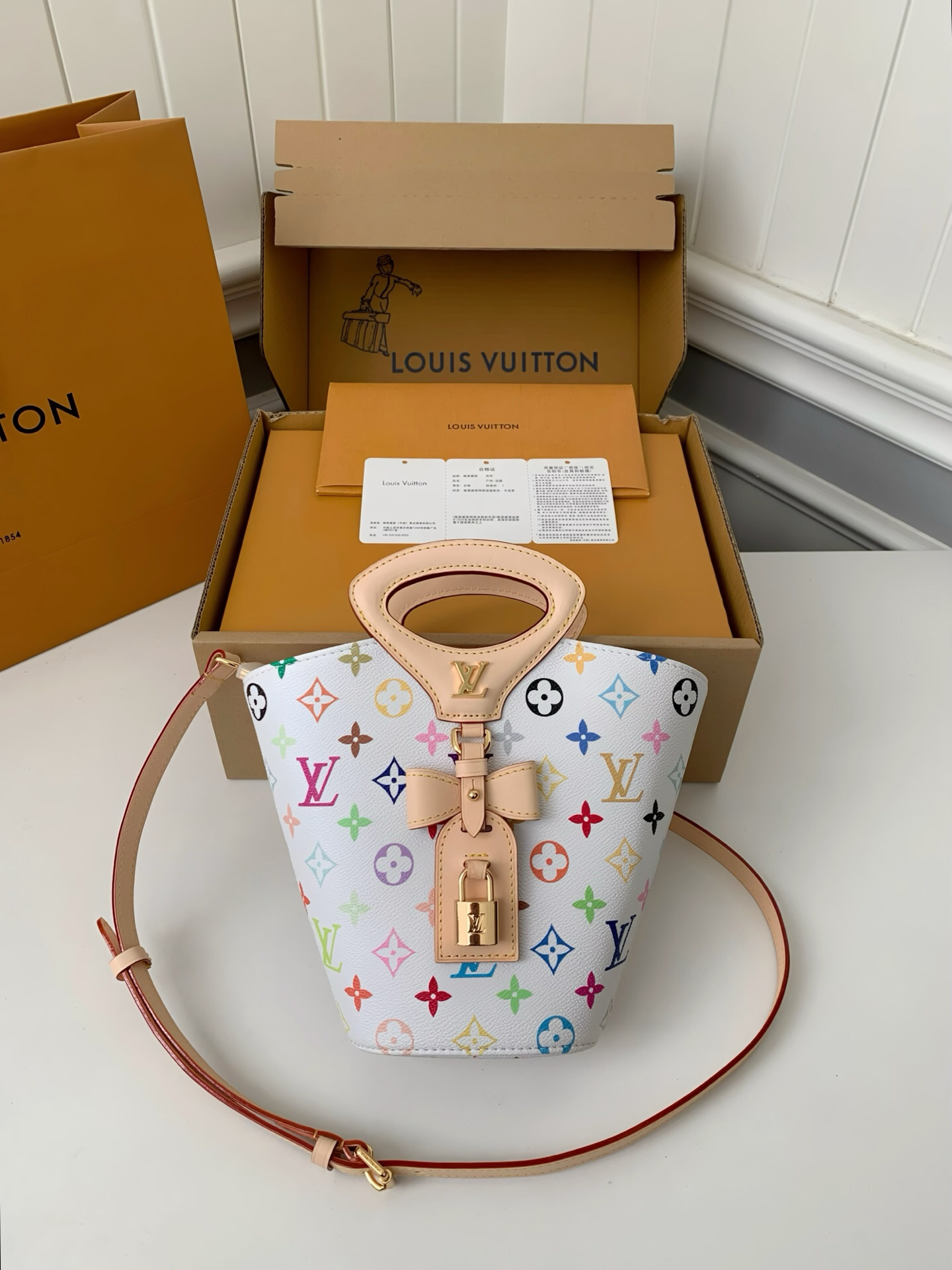 Louis Vuitton  ルイ・ヴィトン シーズナル ワンショルダーバッグ 