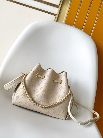 Louis Vuitton  ルイ・ヴィトン シーズナル ワンショルダーバッグ 