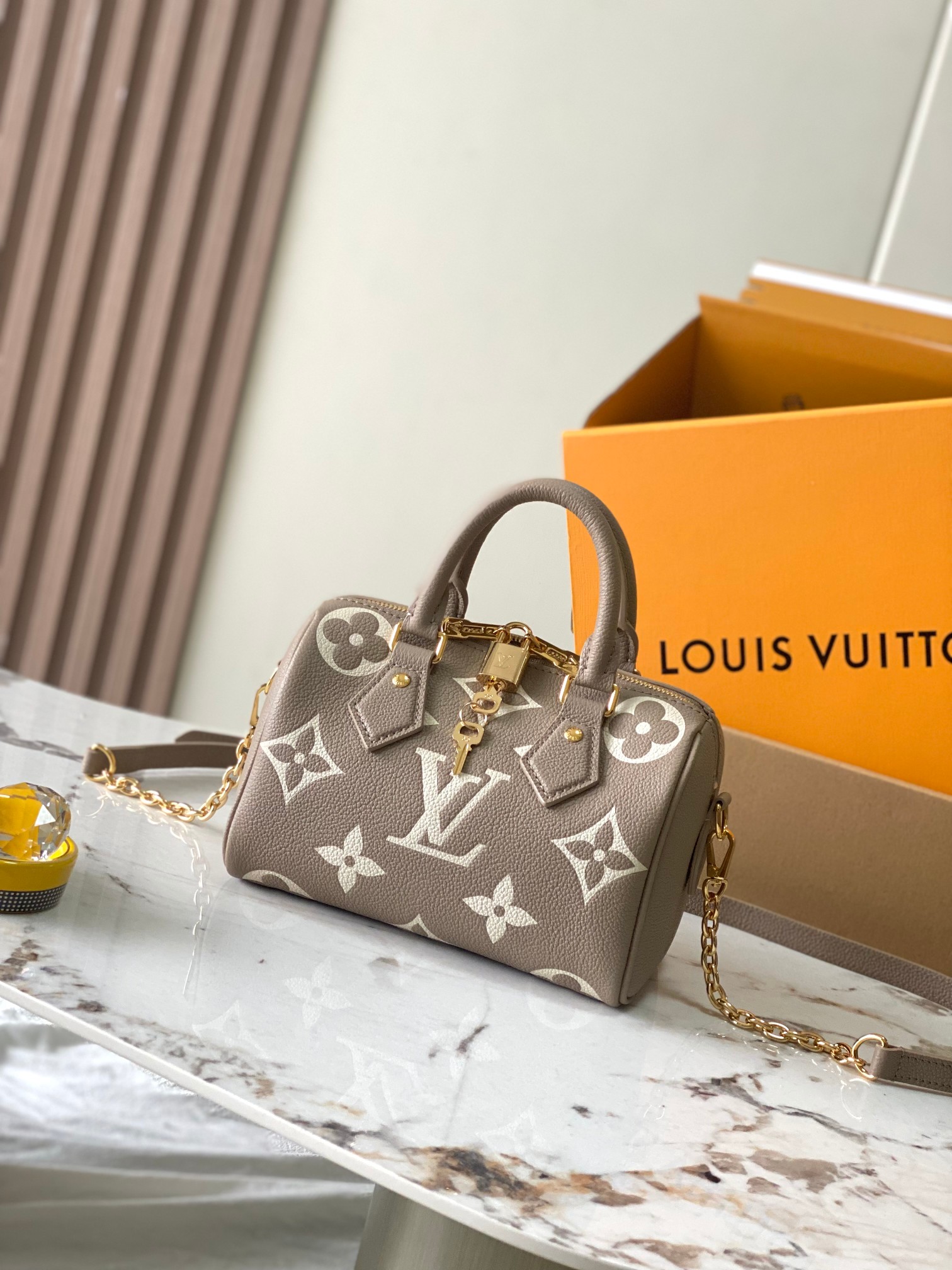 Louis Vuitton  ルイ・ヴィトン シーズナル ワンショルダーバッグ 