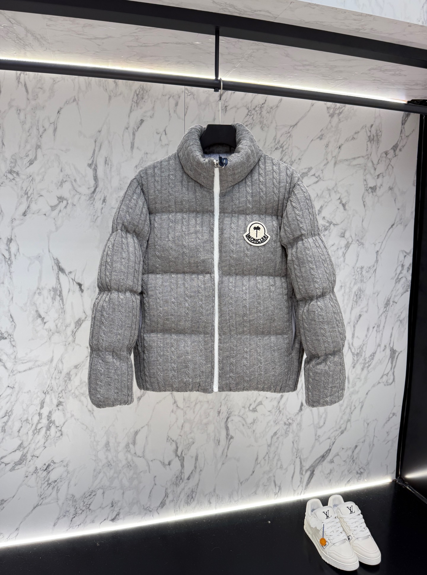 モンクレール シーズン別 ロングダウンコート