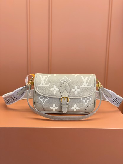Louis Vuitton  ルイ・ヴィトン シーズナル ワンショルダーバッグ 