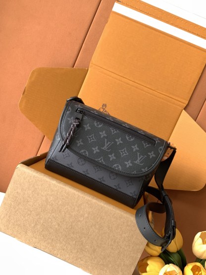 Louis Vuitton  ルイ・ヴィトン シーズナル ワンショルダーバッグ 