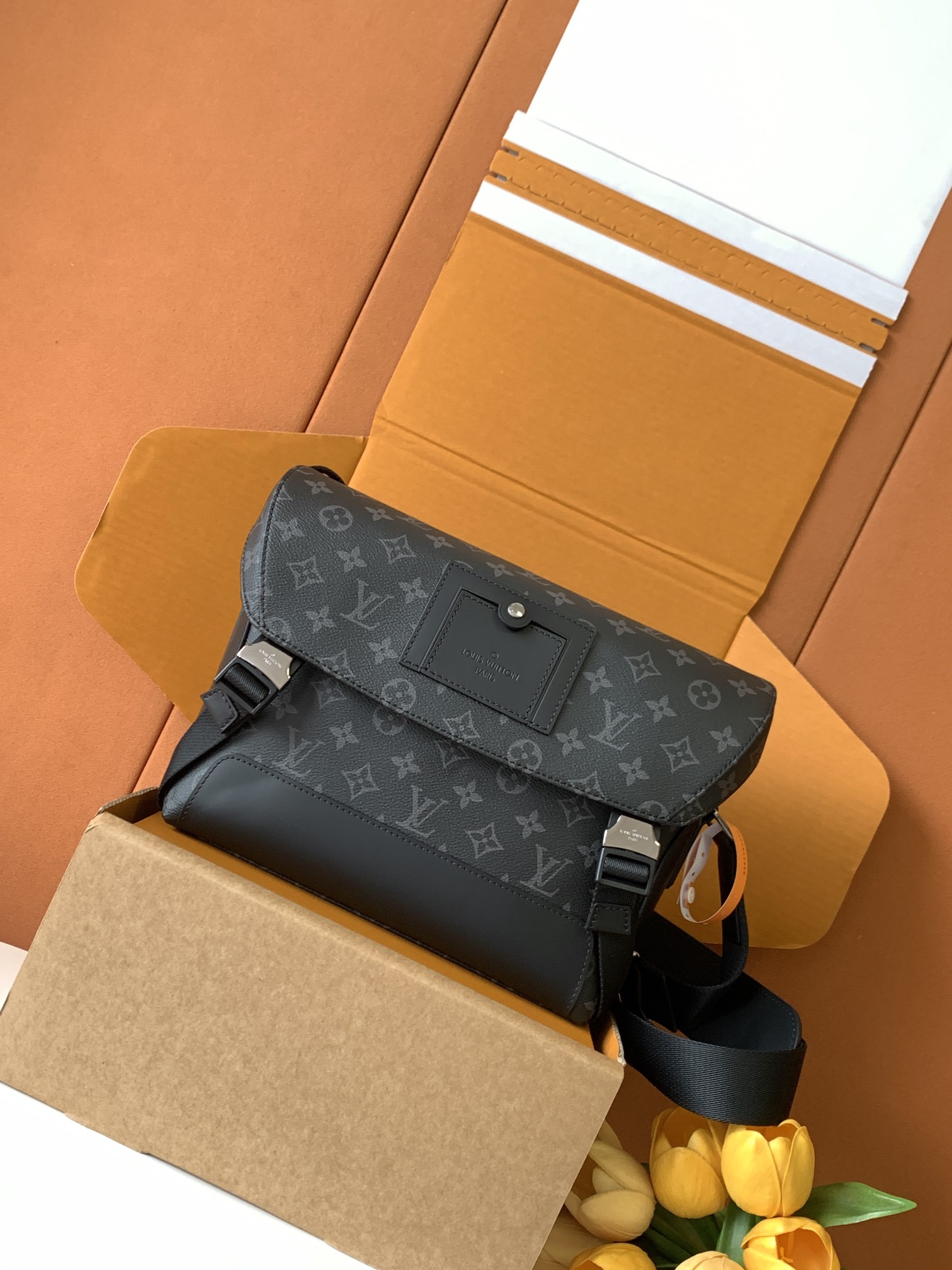 Louis Vuitton  ルイ・ヴィトン シーズナル ワンショルダーバッグ 
