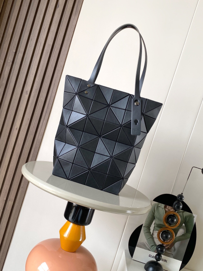 イッセイミヤケ「Issey Miyake」LUCENTシリーズ トートバッグ