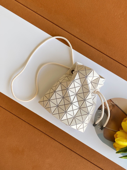 イッセイミヤケ「Issey Miyake」LUCENTシリーズ トートバッグ