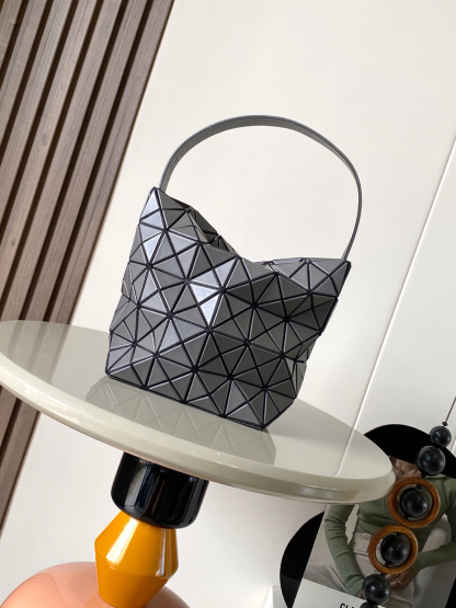 イッセイミヤケ「Issey Miyake」LUCENTシリーズ トートバッグ