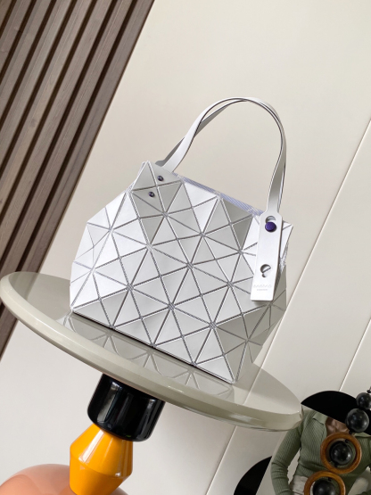 イッセイミヤケ「Issey Miyake」LUCENTシリーズ トートバッグ