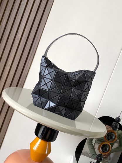 イッセイミヤケ「Issey Miyake」LUCENTシリーズ トートバッグ