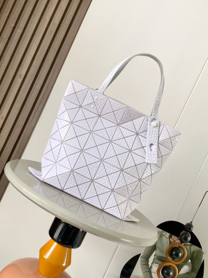 イッセイミヤケ「Issey Miyake」LUCENTシリーズ トートバッグ