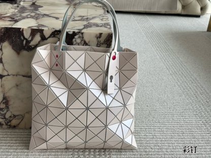 イッセイミヤケ「Issey Miyake」LUCENTシリーズ トートバッグ