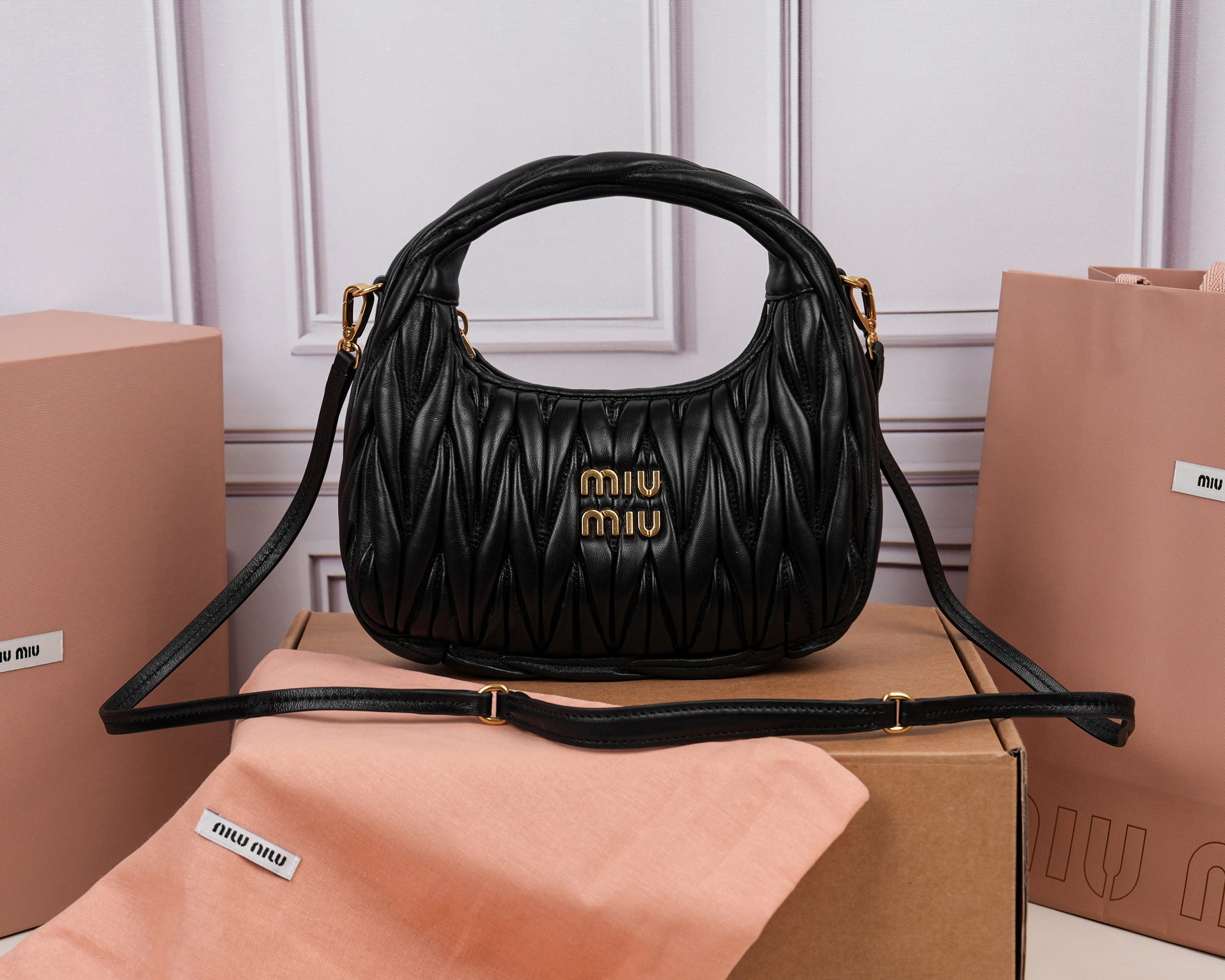 ミュウミュウ「MIUMIU」レディースファッションハンドバッグとショルダーバッグ