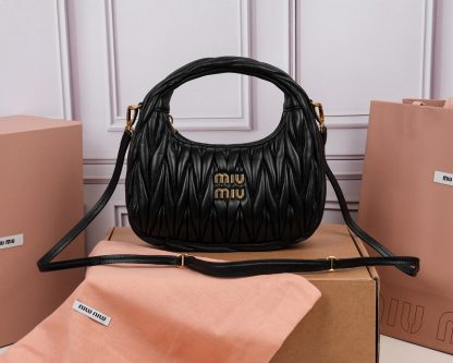 ミュウミュウ「MIUMIU」レディースファッションハンドバッグとショルダーバッグ