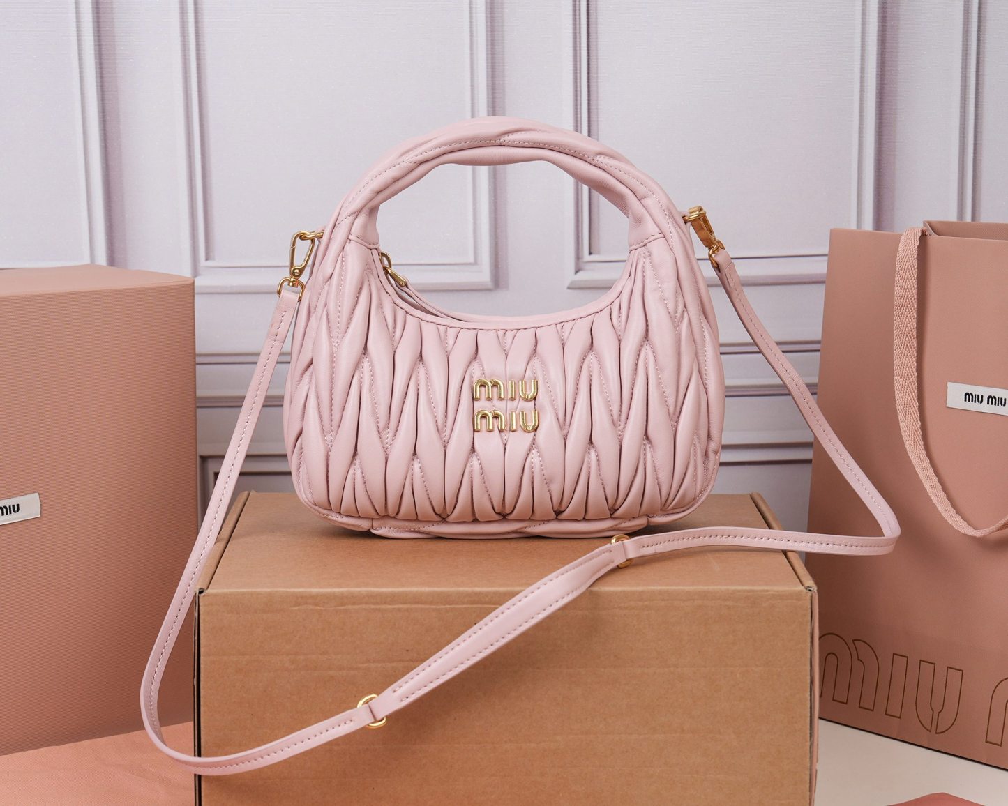 ミュウミュウ「MIUMIU」レディースファッションハンドバッグとショルダーバッグ