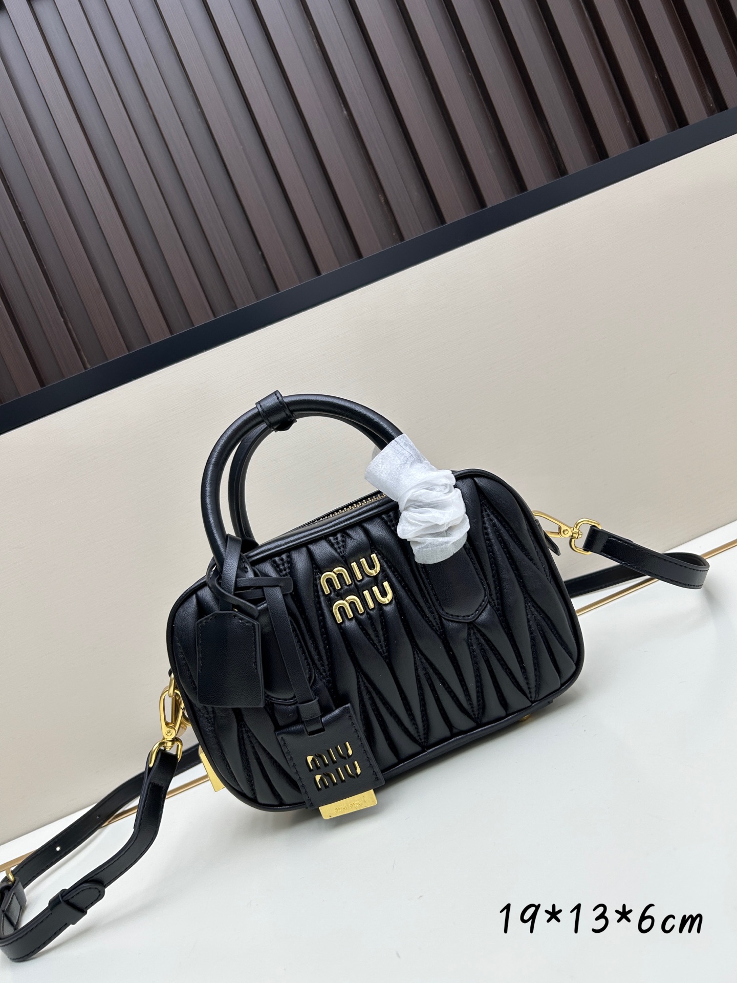 ミュウミュウ「MIUMIU」レディースファッションハンドバッグとショルダーバッグ