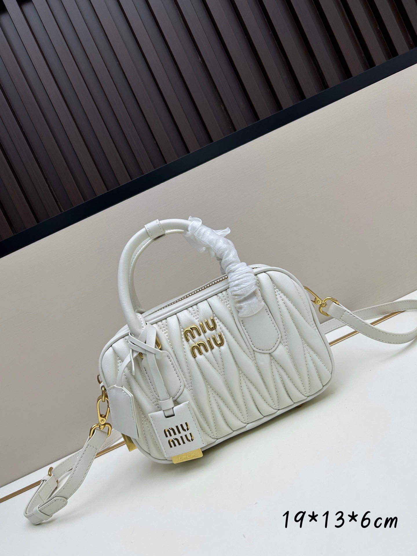 ミュウミュウ「MIUMIU」レディースファッションハンドバッグとショルダーバッグ