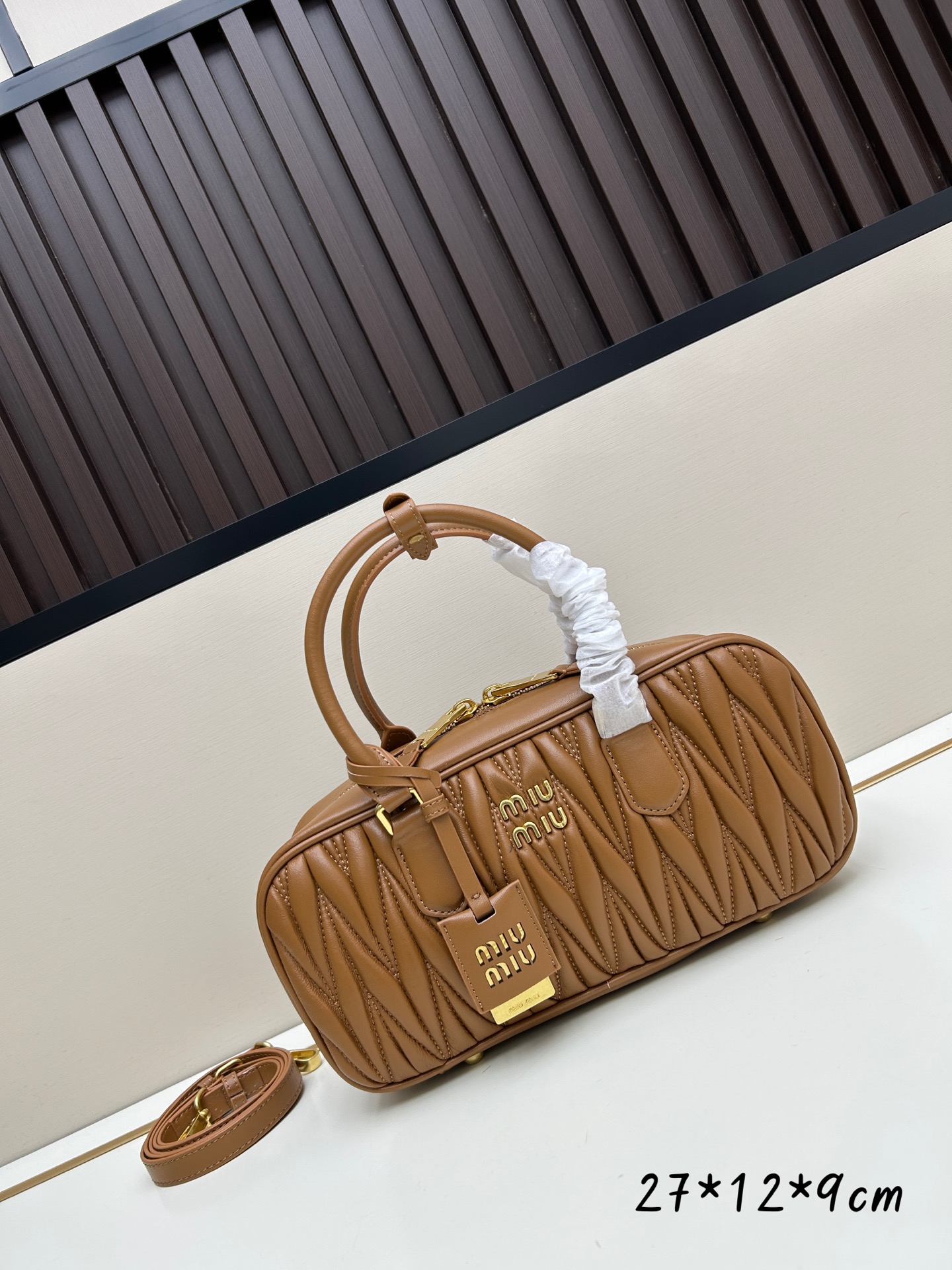 ミュウミュウ「MIUMIU」レディースファッションハンドバッグとショルダーバッグ