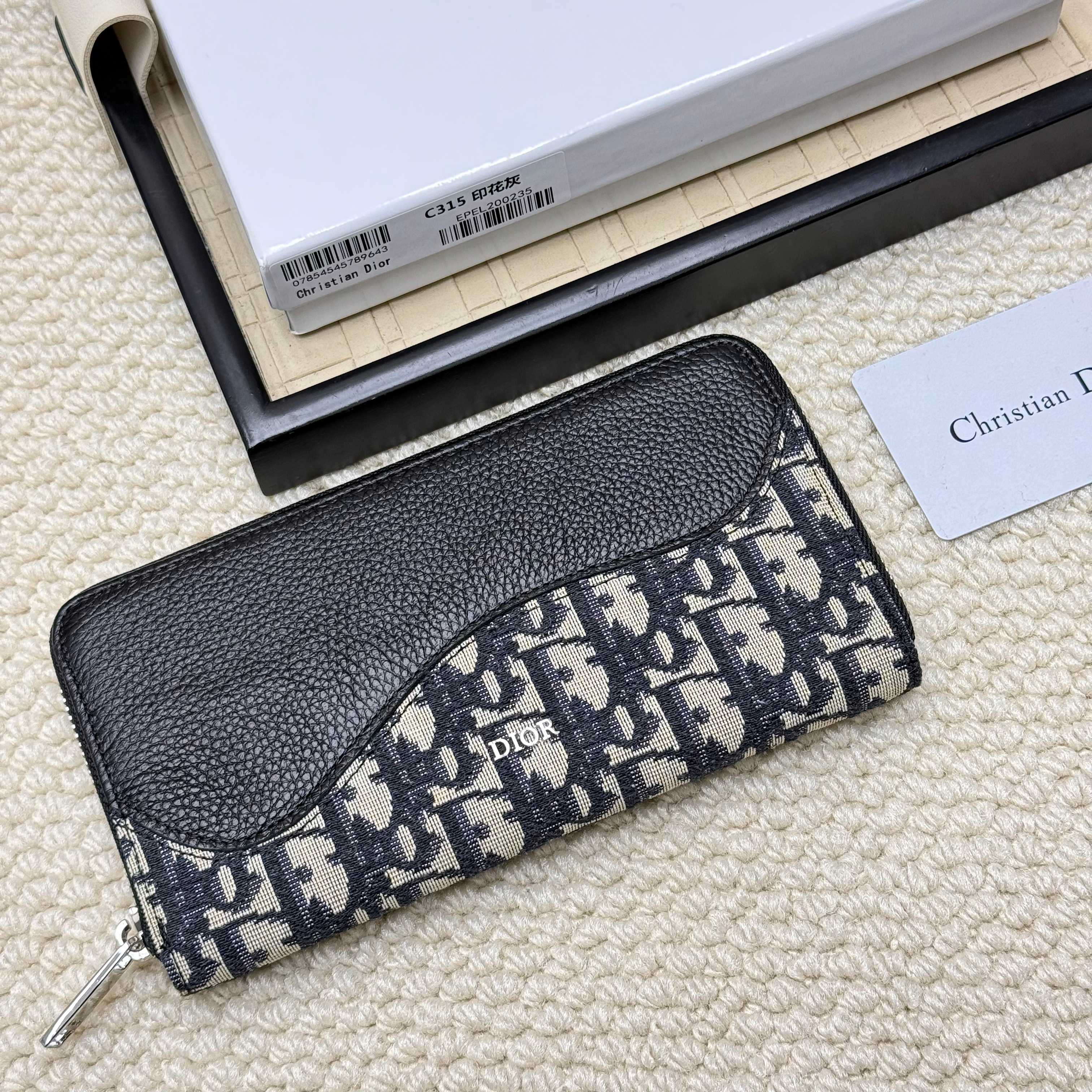 ディオール「Dior」 クラシックな高級品さいふ