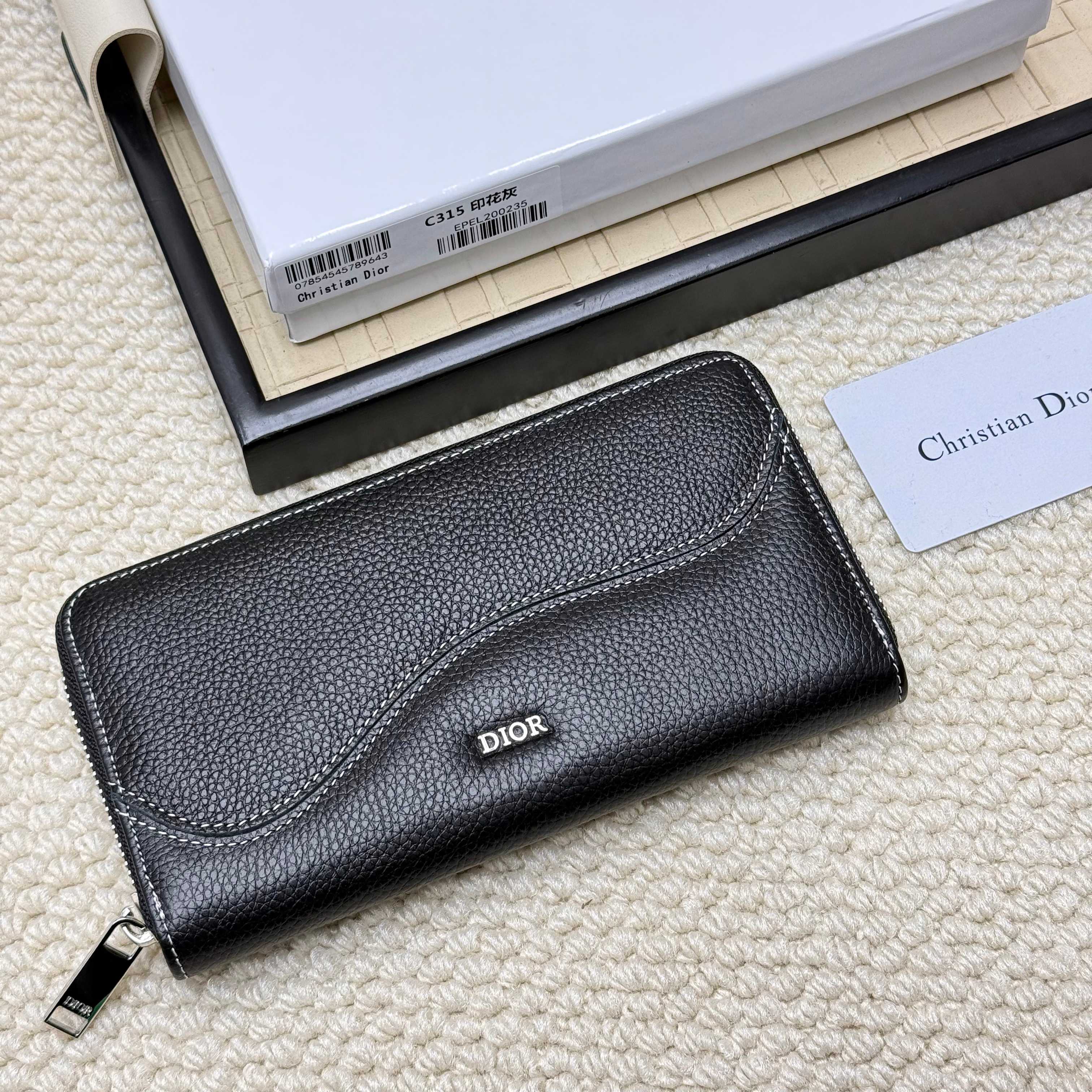 ディオール「Dior」 クラシックな高級品さいふ