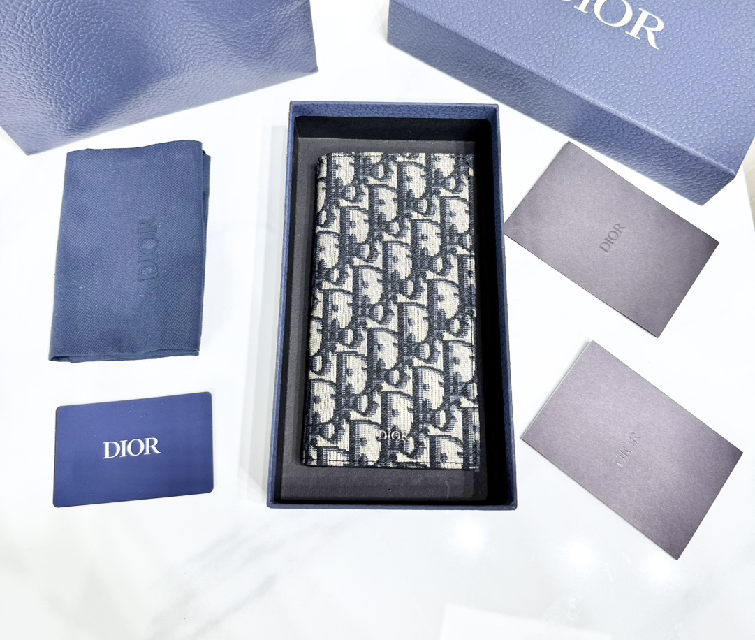 ディオール「Dior」 クラシックな高級品さいふ