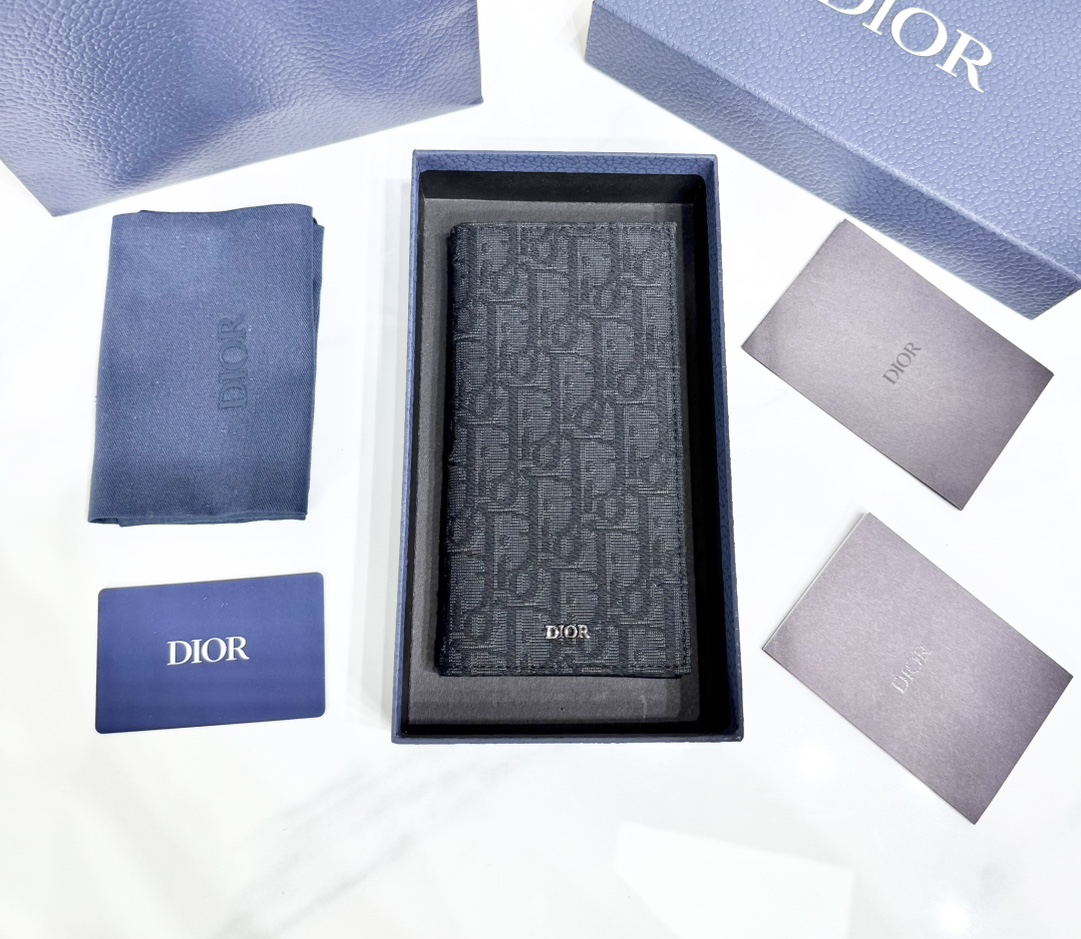 ディオール「Dior」 クラシックな高級品さいふ