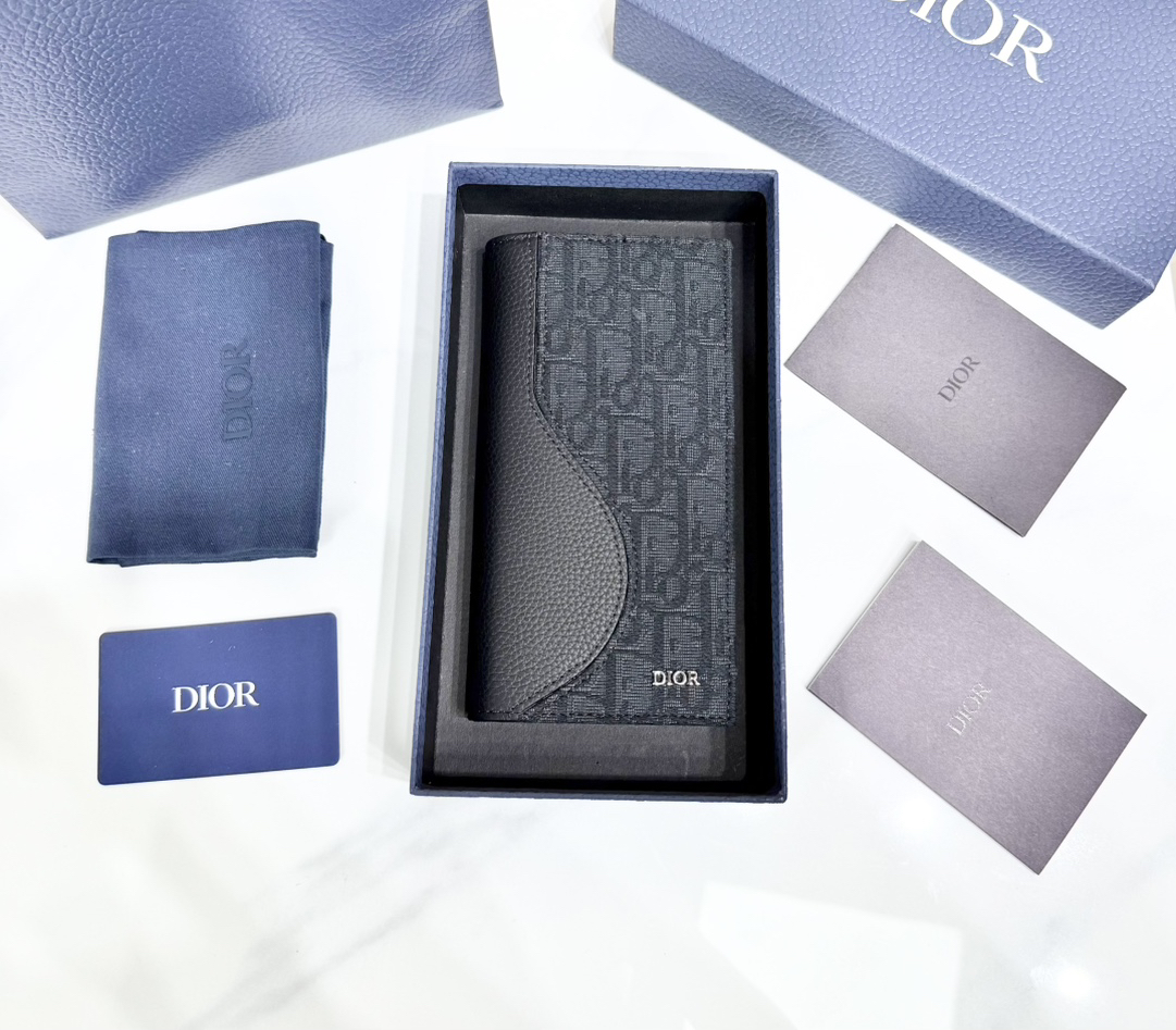 ディオール「Dior」 クラシックな高級品さいふ