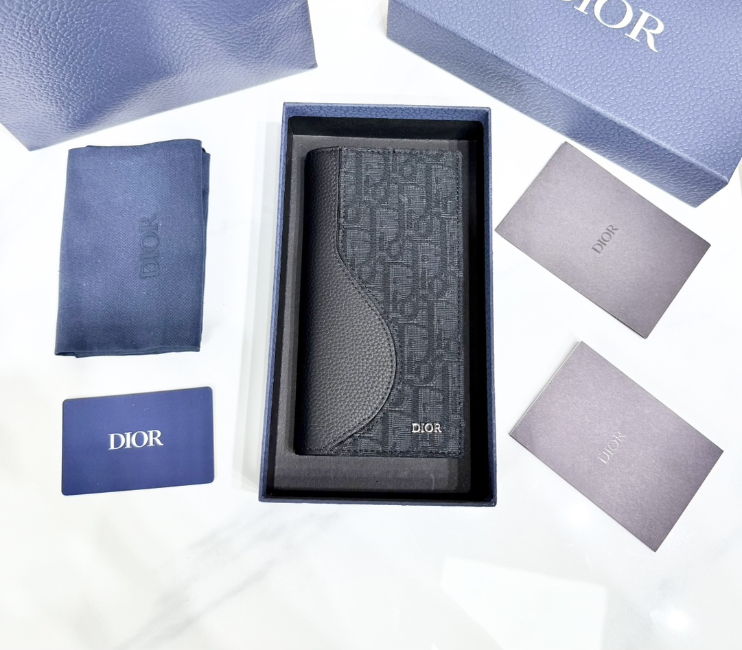 ディオール「Dior」 クラシックな高級品さいふ
