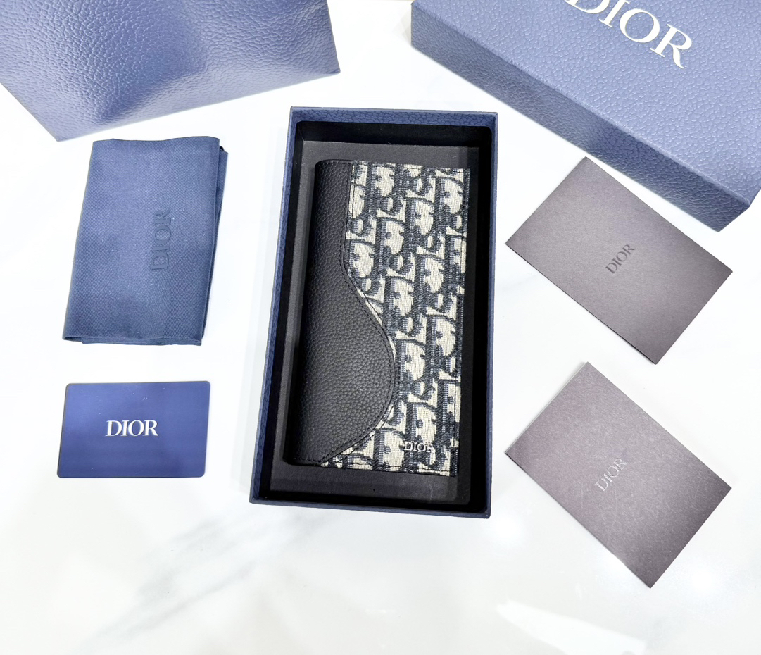 ディオール「Dior」 クラシックな高級品さいふ