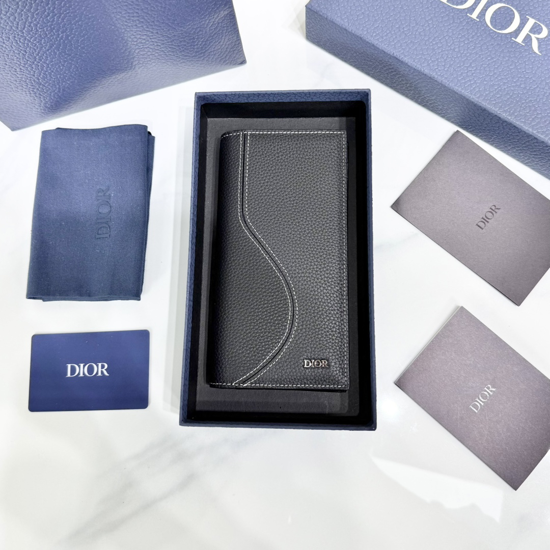 ディオール「Dior」 クラシックな高級品さいふ