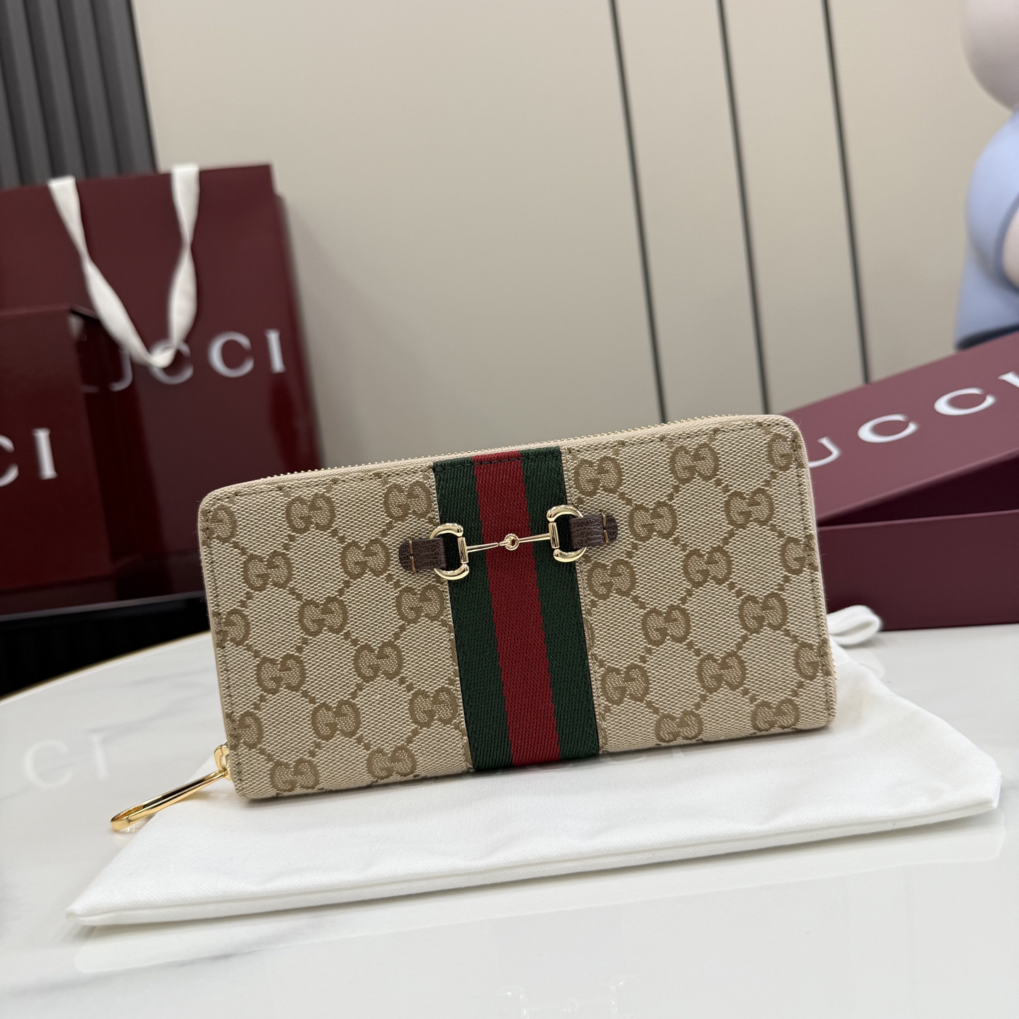 グッチ「Gucci」 クラシックなモノグラムウォレット