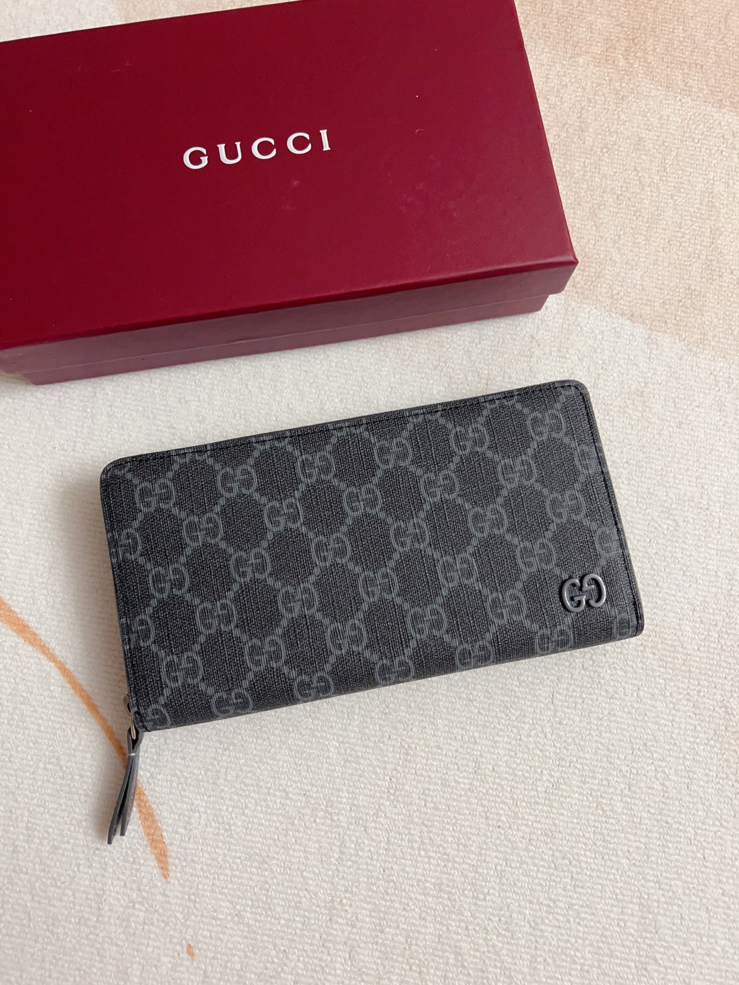 グッチ「Gucci」 クラシックなモノグラムウォレット