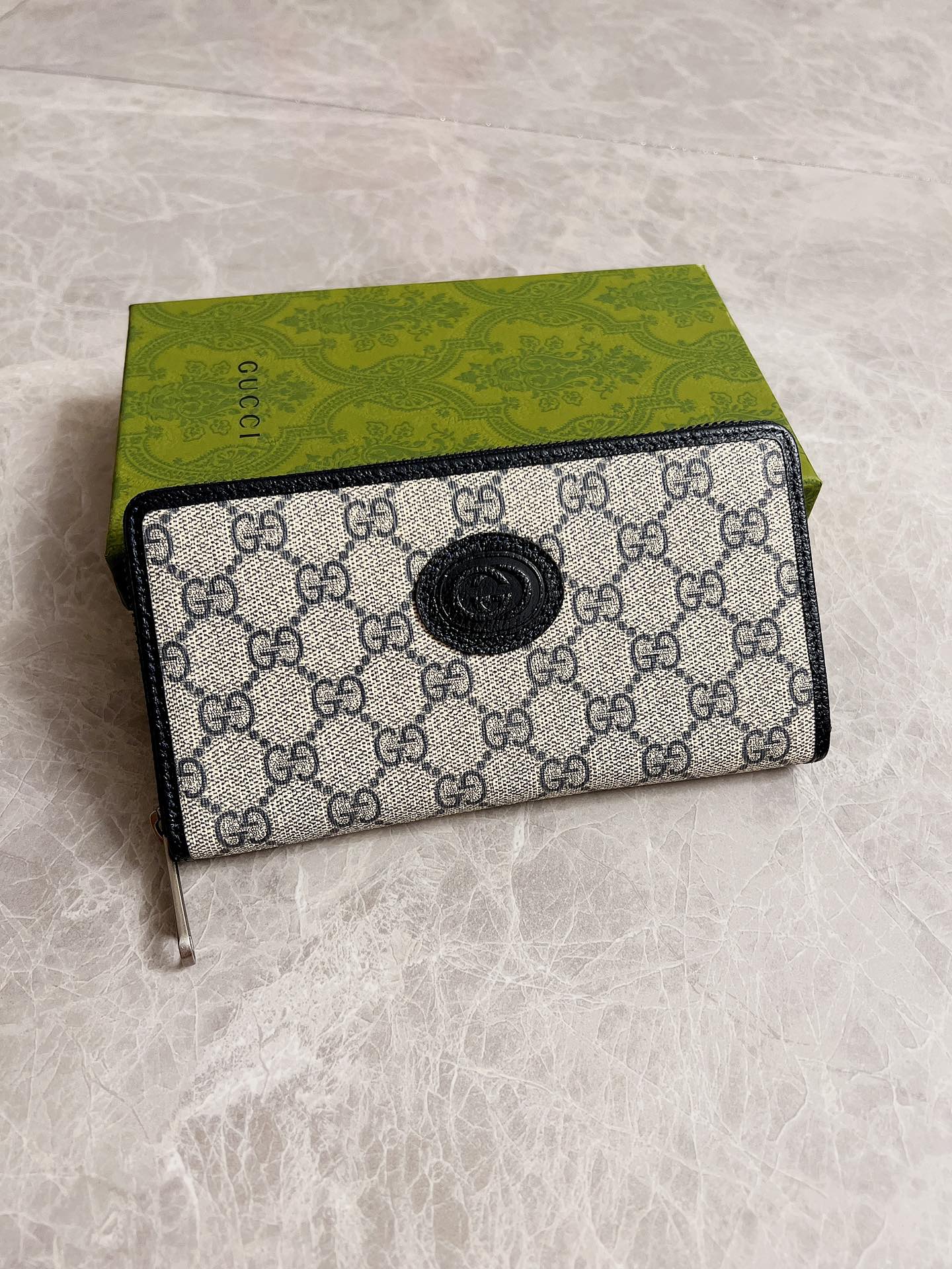 グッチ「Gucci」 クラシックなモノグラムウォレット