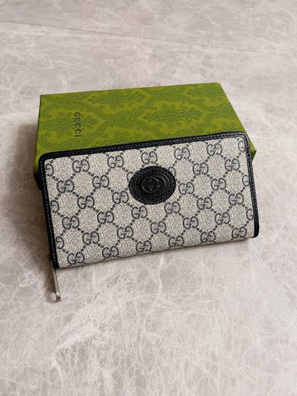 グッチ「Gucci」 クラシックなモノグラムウォレット