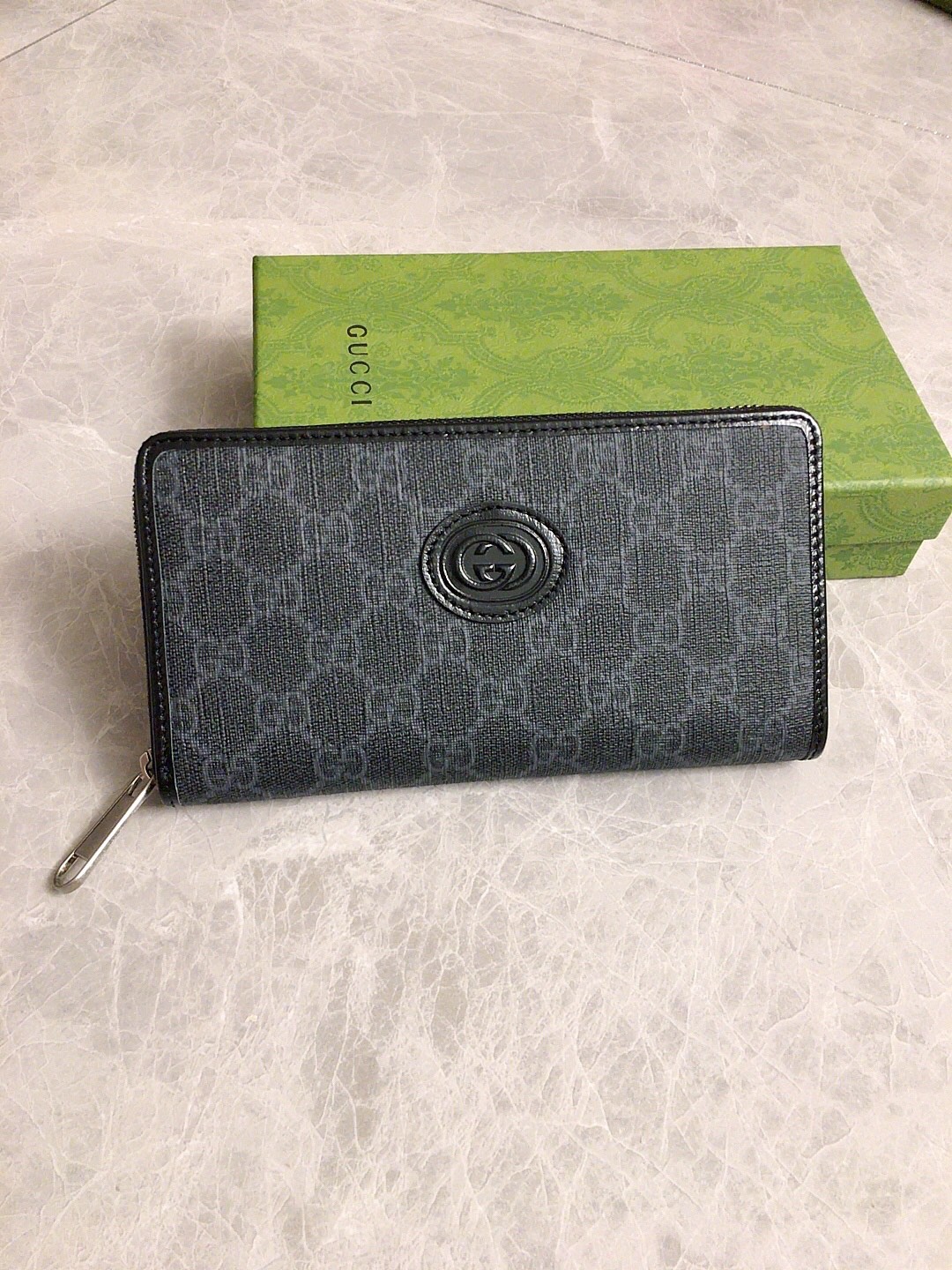 グッチ「Gucci」 クラシックなモノグラムウォレット