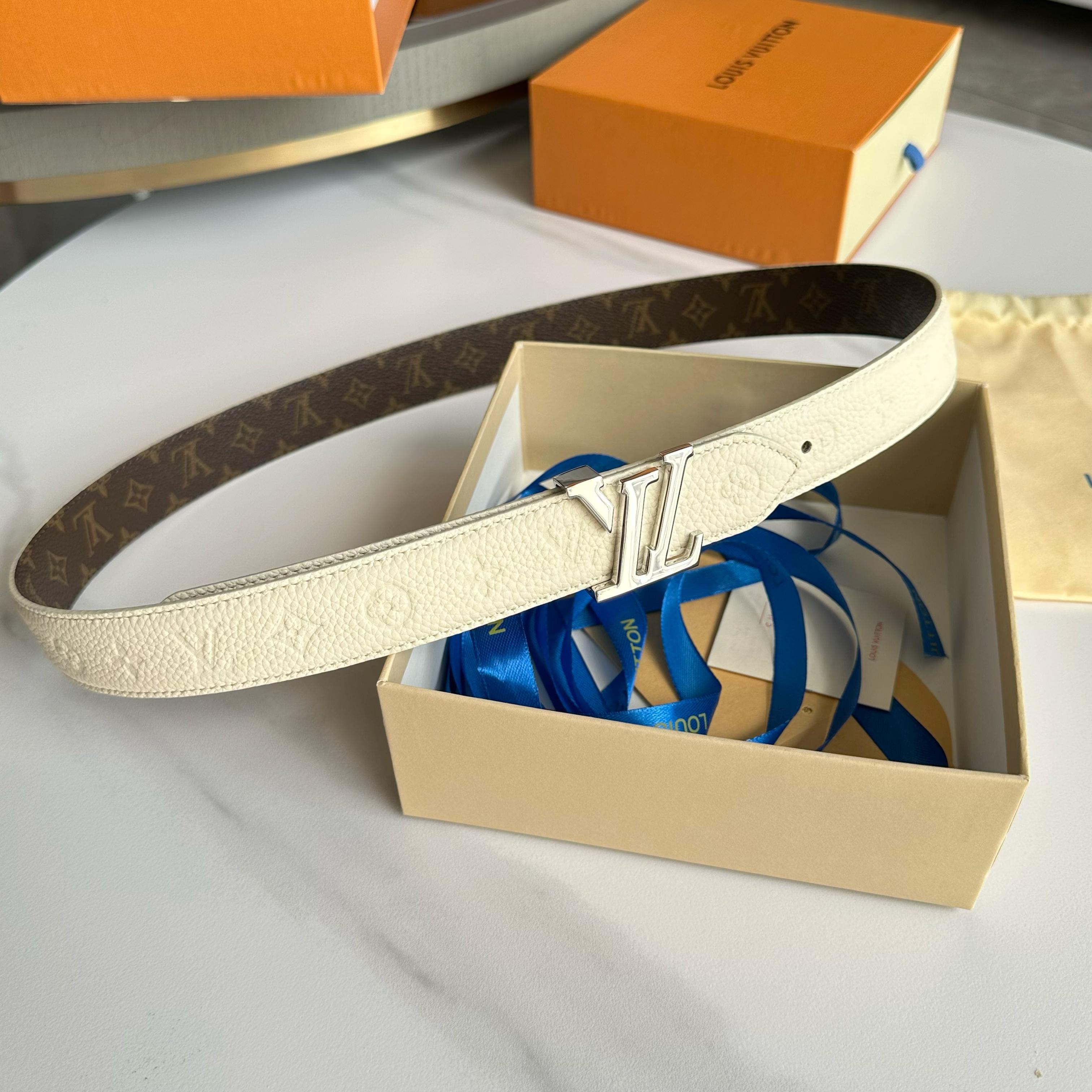 Louis Vuitton ルイヴィトンの新作女性用ベルト（リバーシブル）