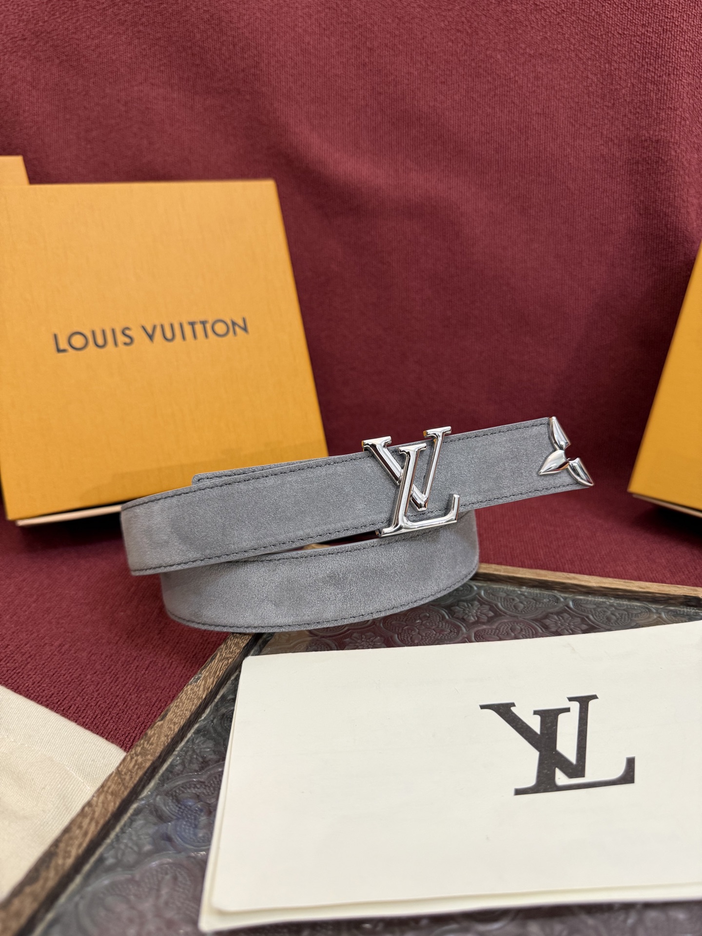 Louis Vuitton ルイヴィトンの新作女性用ベルト（リバーシブル）
