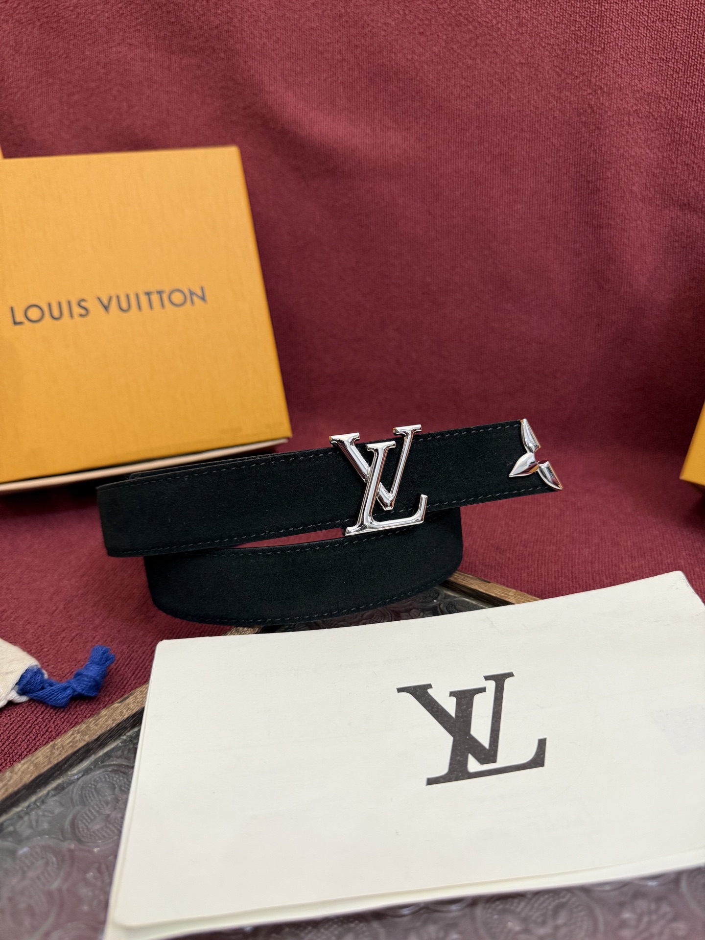 Louis Vuitton ルイヴィトンの新作女性用ベルト（リバーシブル）
