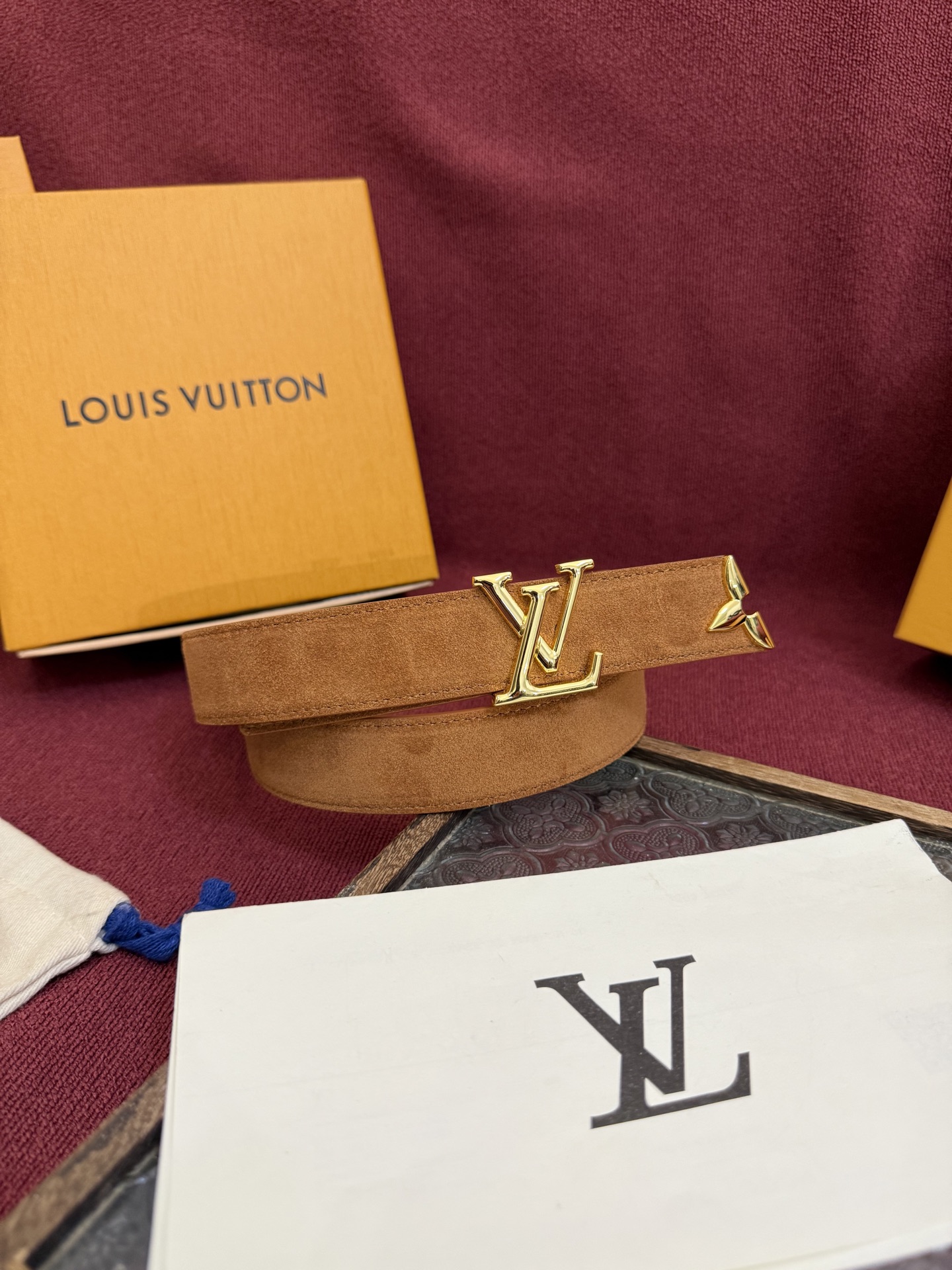Louis Vuitton ルイヴィトンの新作女性用ベルト（リバーシブル）