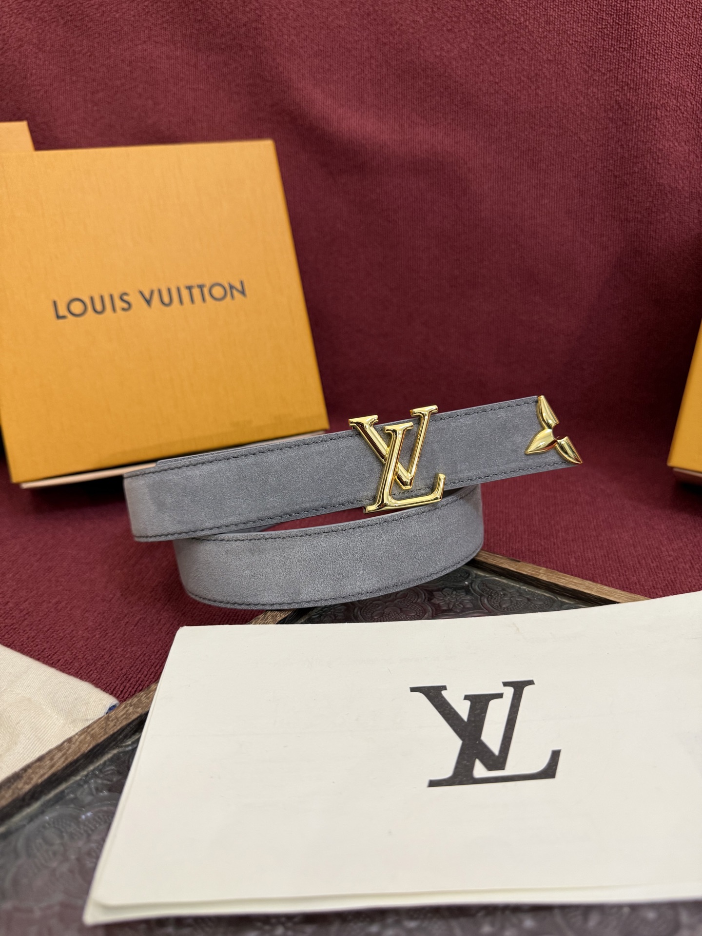 Louis Vuitton ルイヴィトンの新作女性用ベルト（リバーシブル）