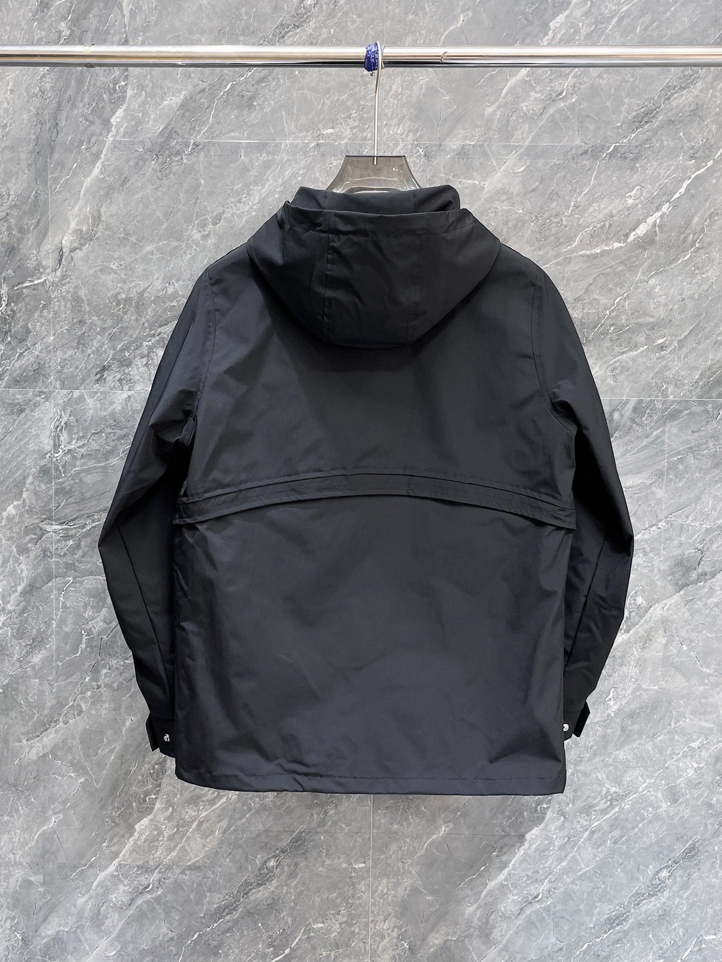 プラダ冬のおしゃれメンズジャケット