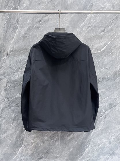 プラダ冬のおしゃれメンズジャケット