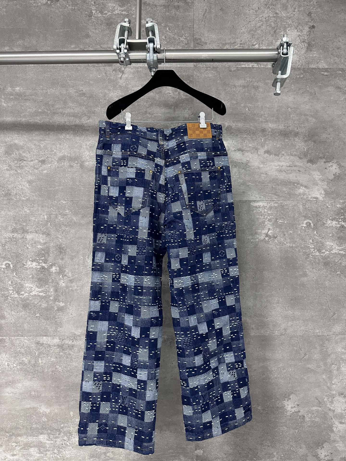 [ Louis Vuitton ] ルイ・ヴィトン スタイリッシュなジーンズ