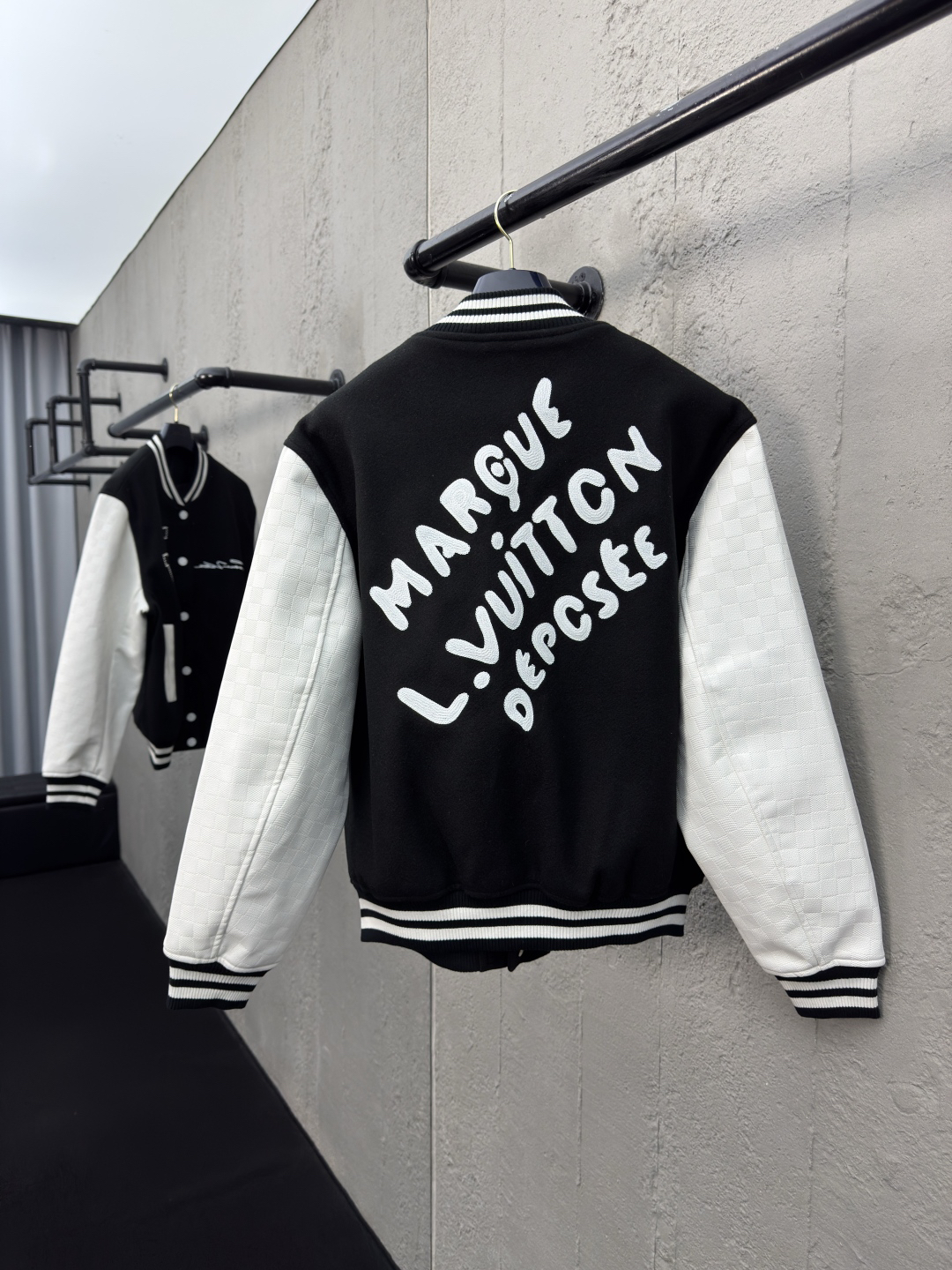 [ Louis Vuitton ] ルイ・ヴィトン  碁盤目エンボス本革野球服