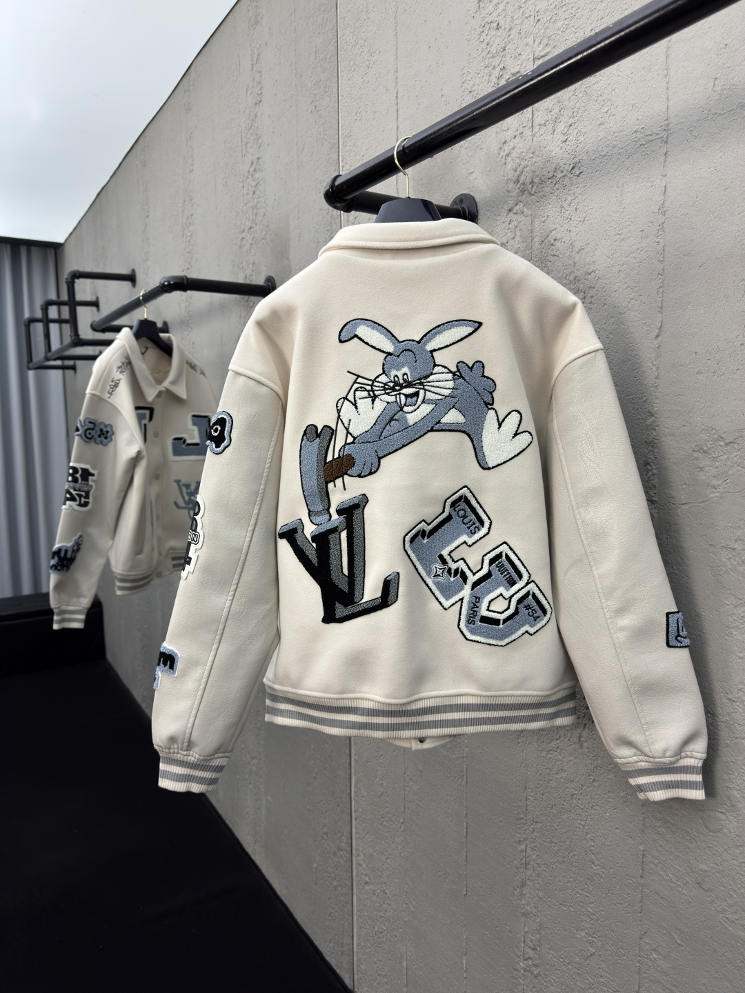 [ Louis Vuitton ] ルイ・ヴィトン  ウサギヤコブの毛皮の野球服のコート