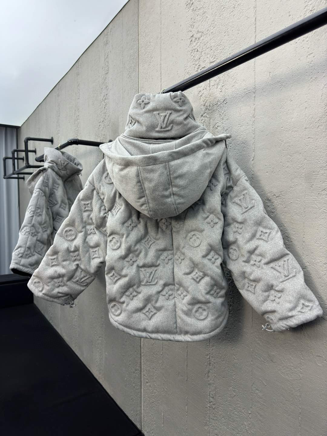 Louis Vuitton ルイ・ヴィトン  エンボスエンボスダウンジャケット