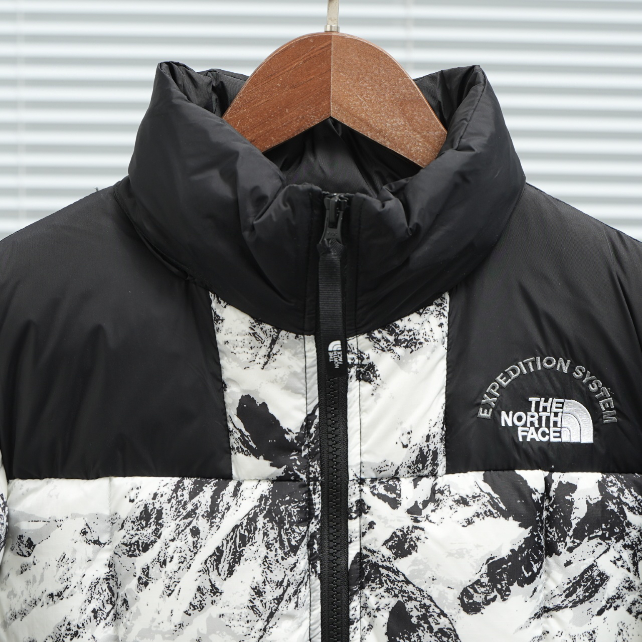 ザ・ノース・フェース スノーマウンテン第4世代--スリーブバッジモデル