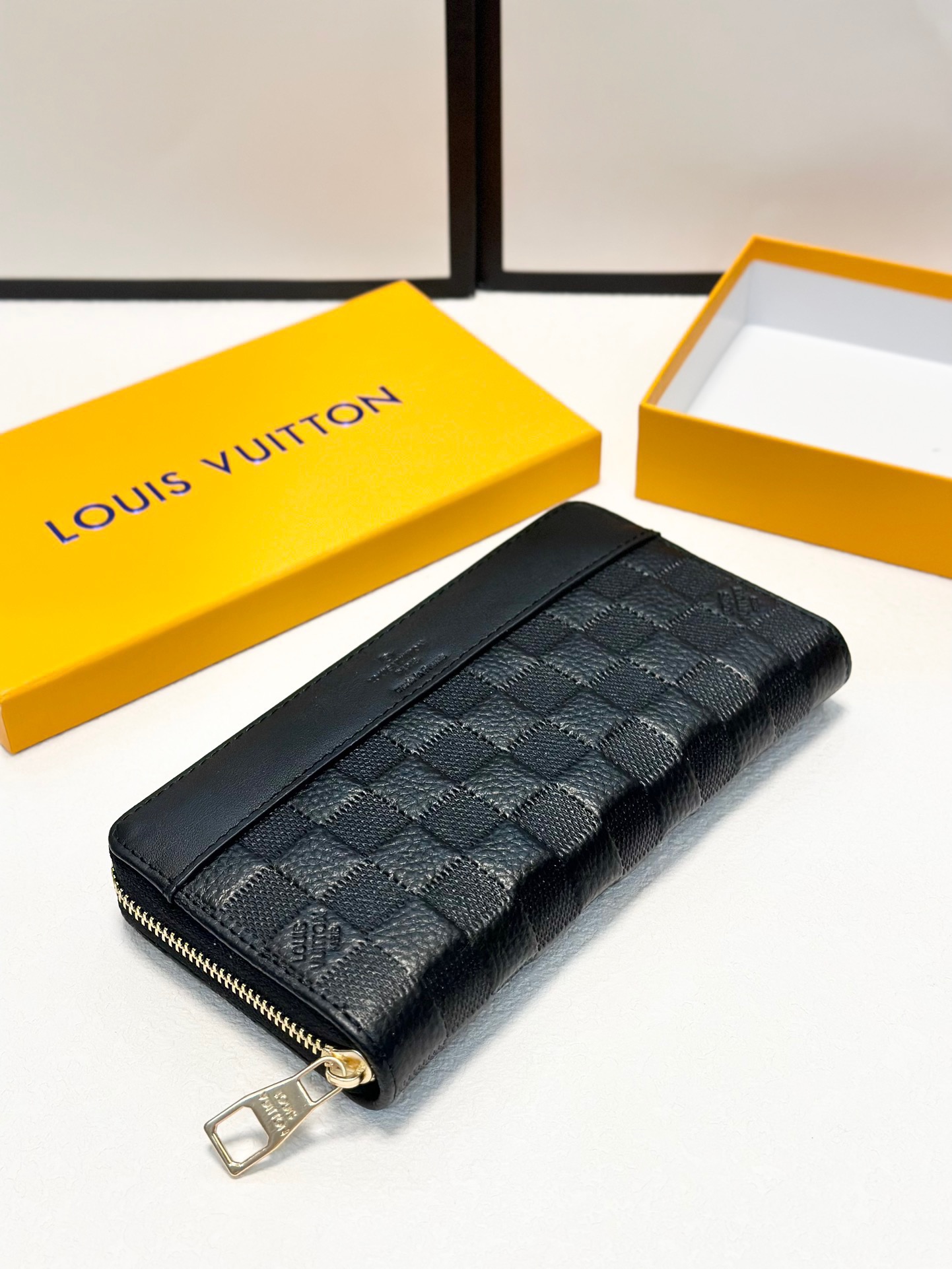 Louis Vuitton  ルイ・ヴィトン 新作 牛革財布