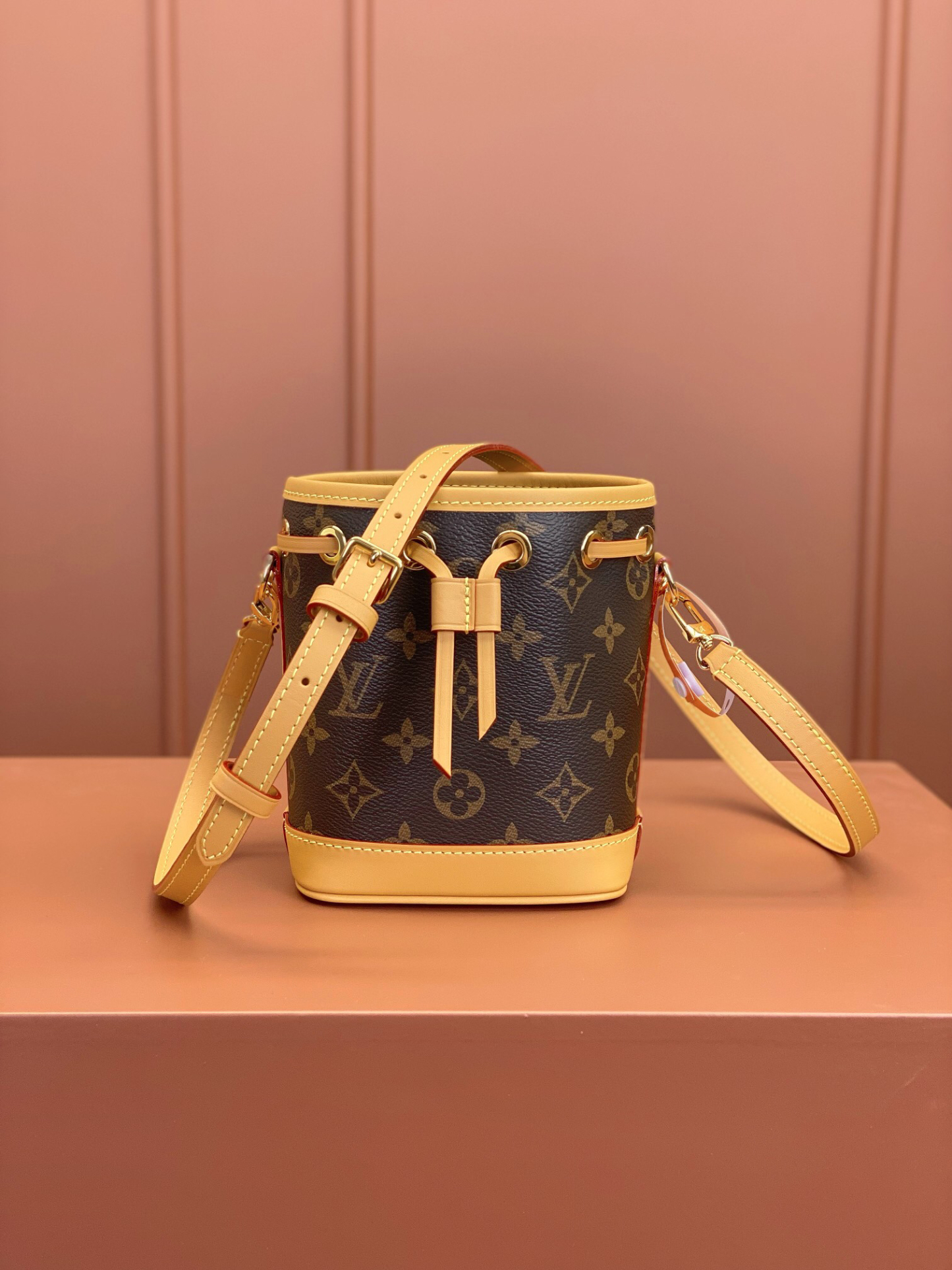 Louis Vuitton  ルイ・ヴィトン シーズナル ワンショルダーバッグ 