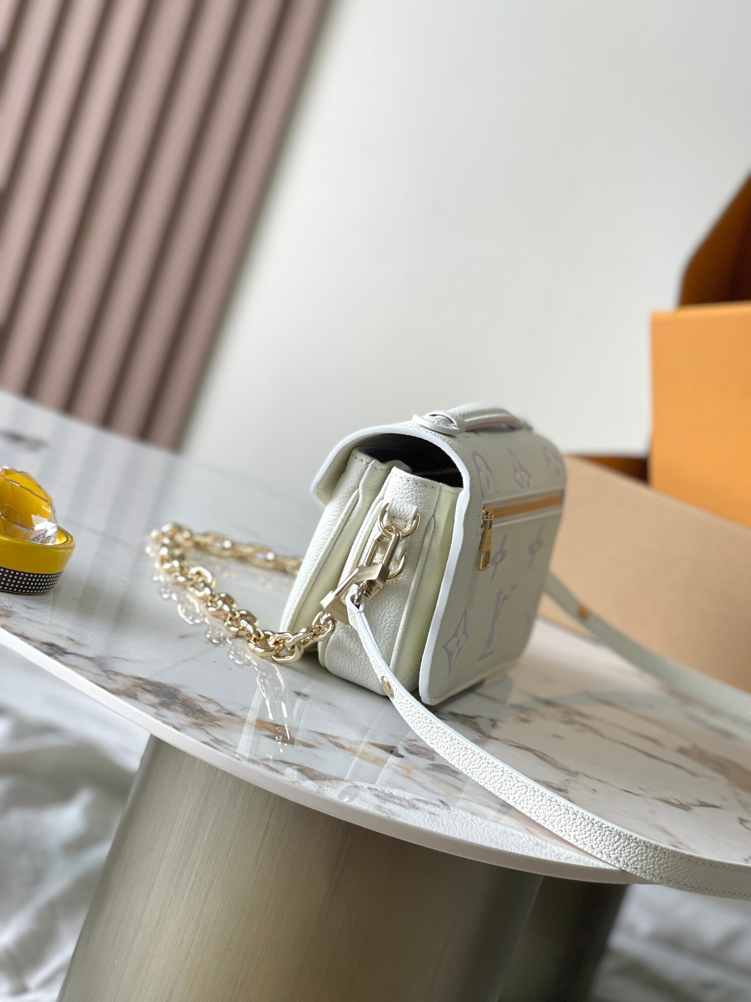 Louis Vuitton  ルイ・ヴィトン シーズナル ワンショルダーバッグ 