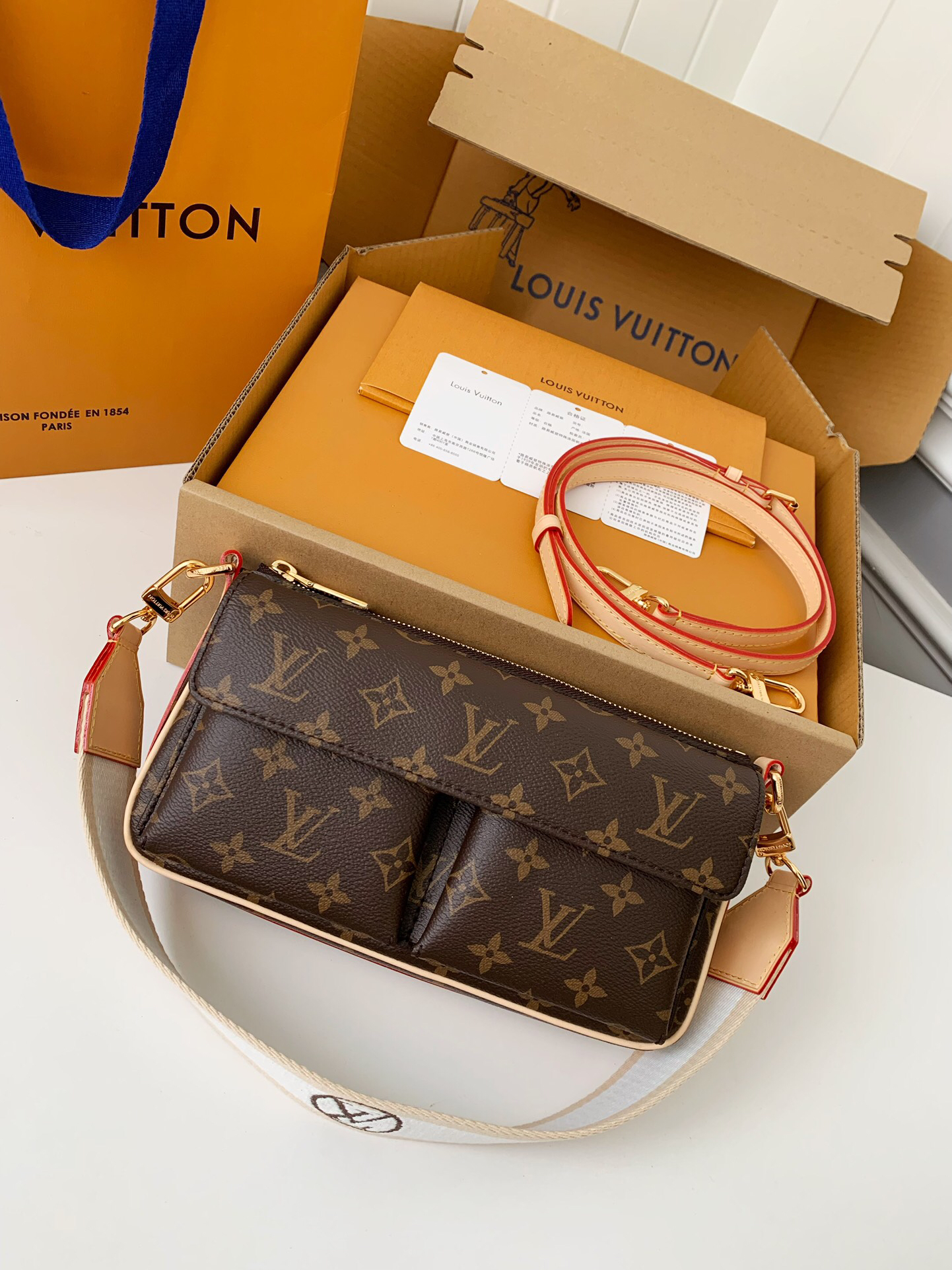 Louis Vuitton  ルイ・ヴィトン シーズナル ワンショルダーバッグ 