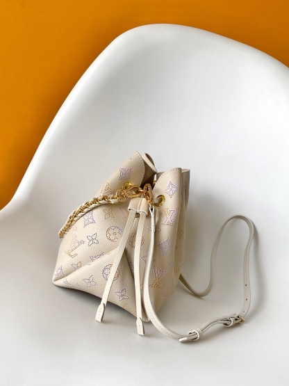 Louis Vuitton  ルイ・ヴィトン シーズナル ワンショルダーバッグ 